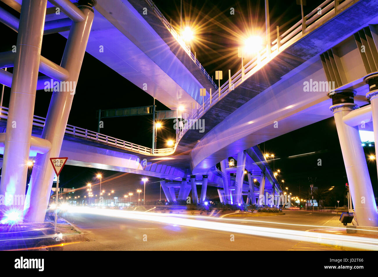 Blvd Lazaro Cardenas e Blvd Lopez Mateos intersezione, tre livelli ponte di Mexicali, Baja California. Messico Foto Stock