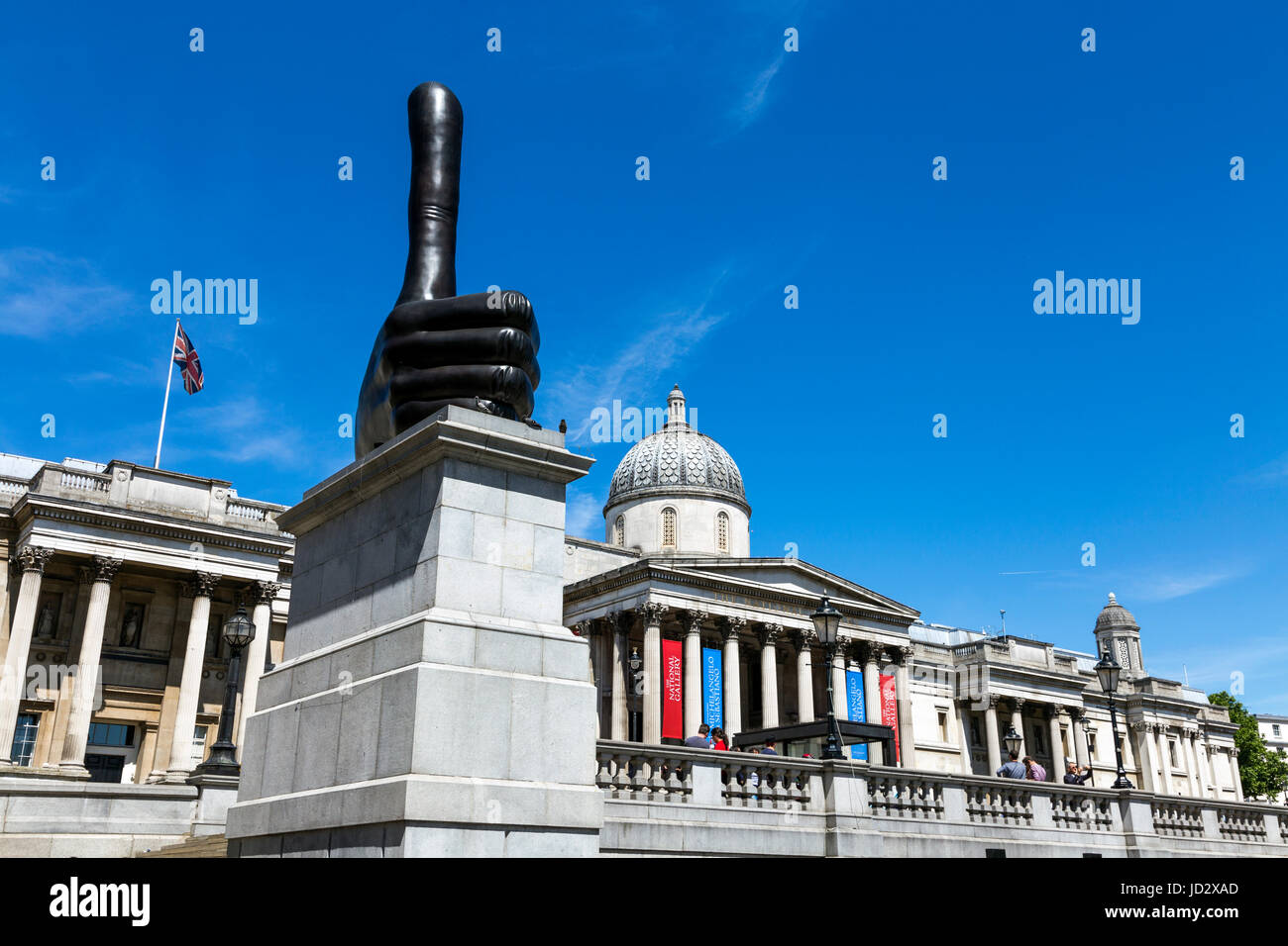 "Davvero buona' scultura di David Shrigley sul quarto zoccolo in Trafalgar Square, Londra UK 2017 Foto Stock