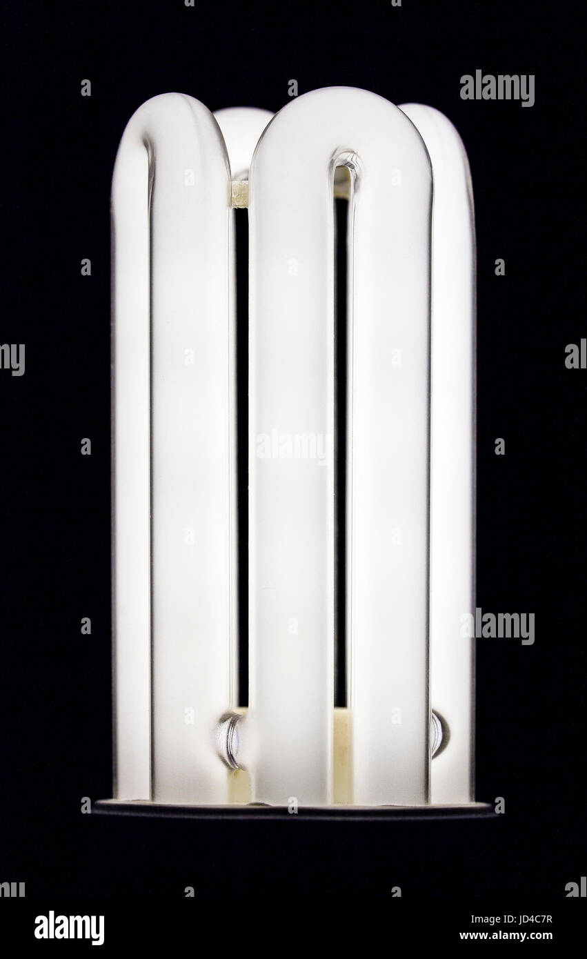 Risparmio energetico lampada closeup su sfondo nero Foto Stock