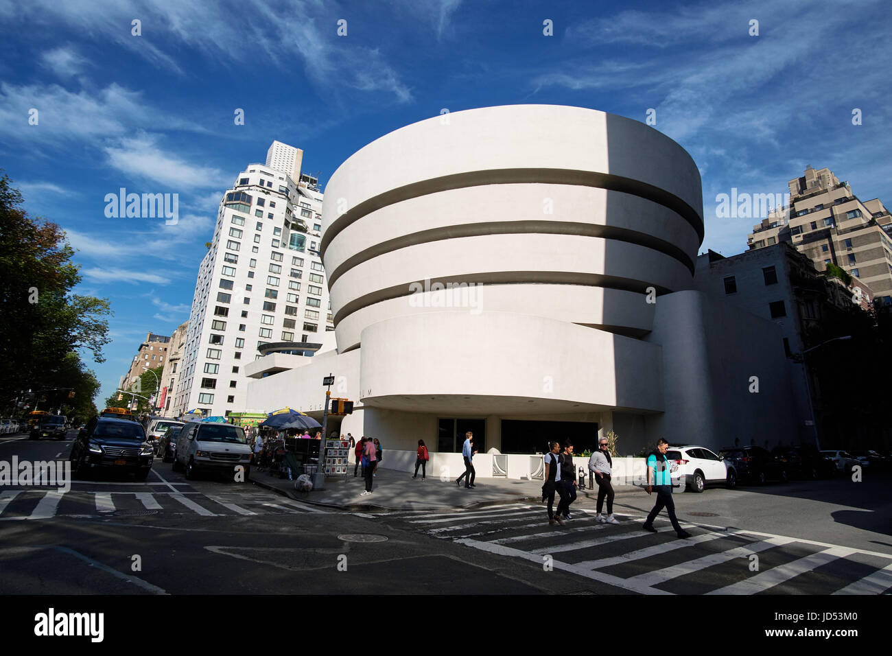 NEW YORK CITY - 27 settembre 2016: Streetview del Solomon R Guggenheim Museum rotunda facciata Foto Stock