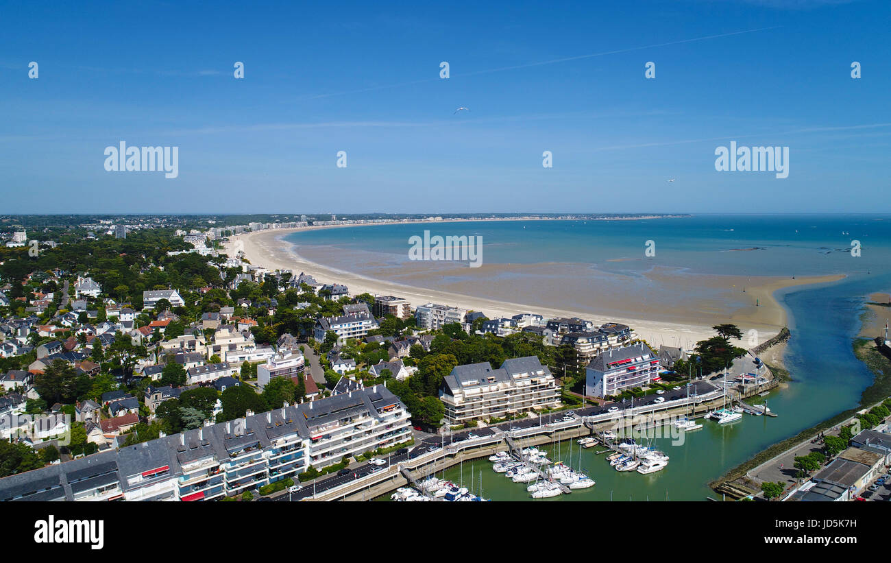 Vista aerea a La Baule Escoublac bay da Le Pouliguen, Loire Atlantique, Francia Foto Stock