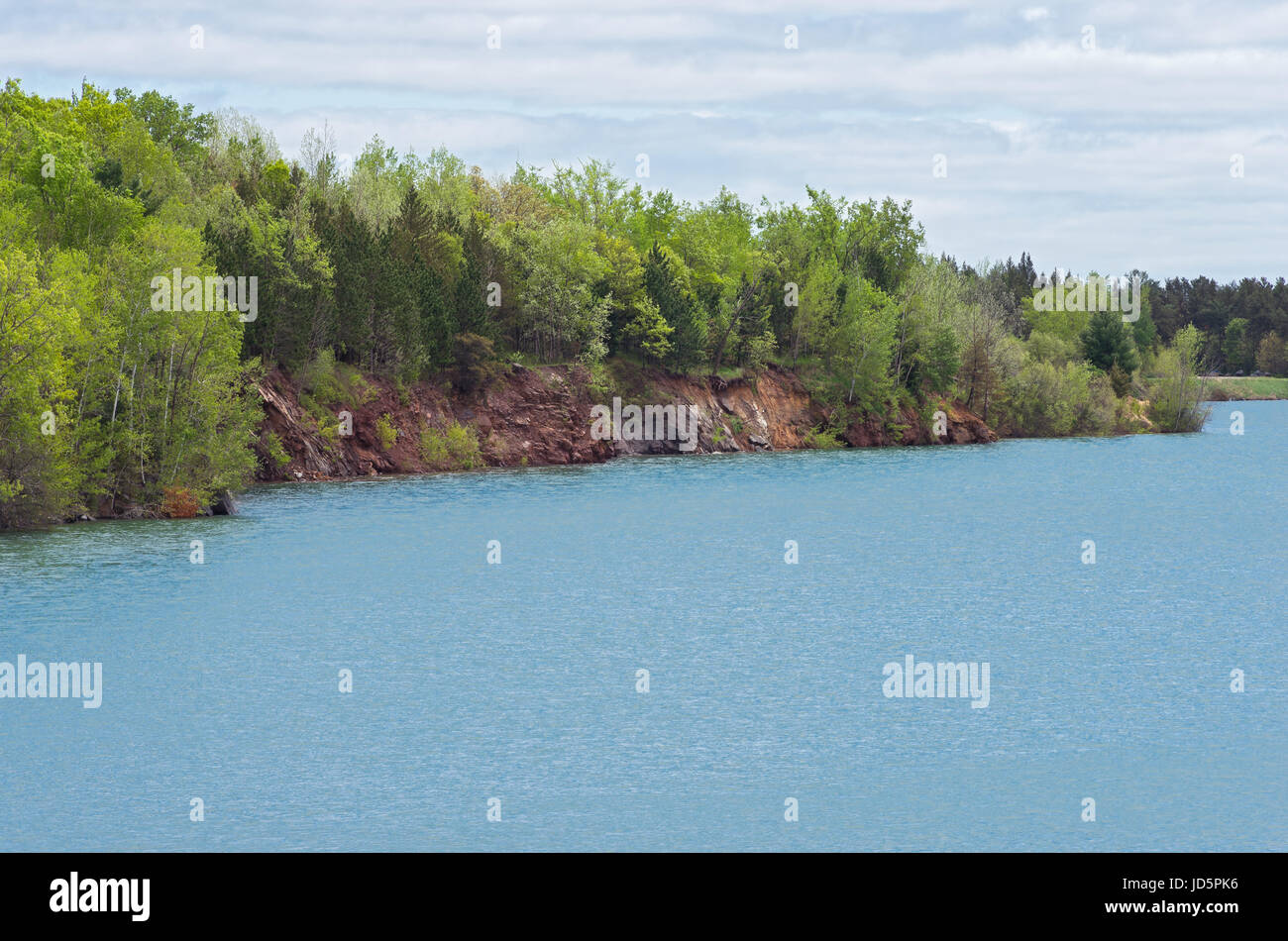 Sponde rocciose di wazee il lago e la zona di ricreazione vicino al fiume nero cade nella Contea di Jackson wisconsin Foto Stock