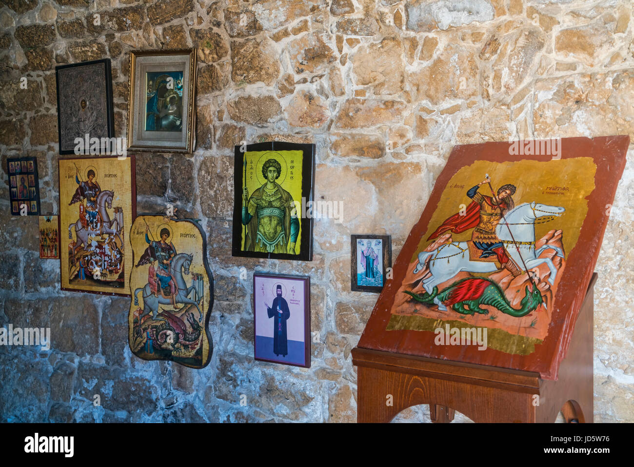 Agios Georgios vecchia chiesa, interno, icone, Capo Drepano, Cipro Foto Stock