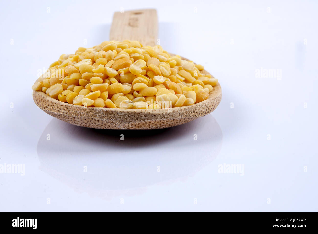 Toor dal famoso legume indiano chiamato anche giallo piselli piccione Foto Stock