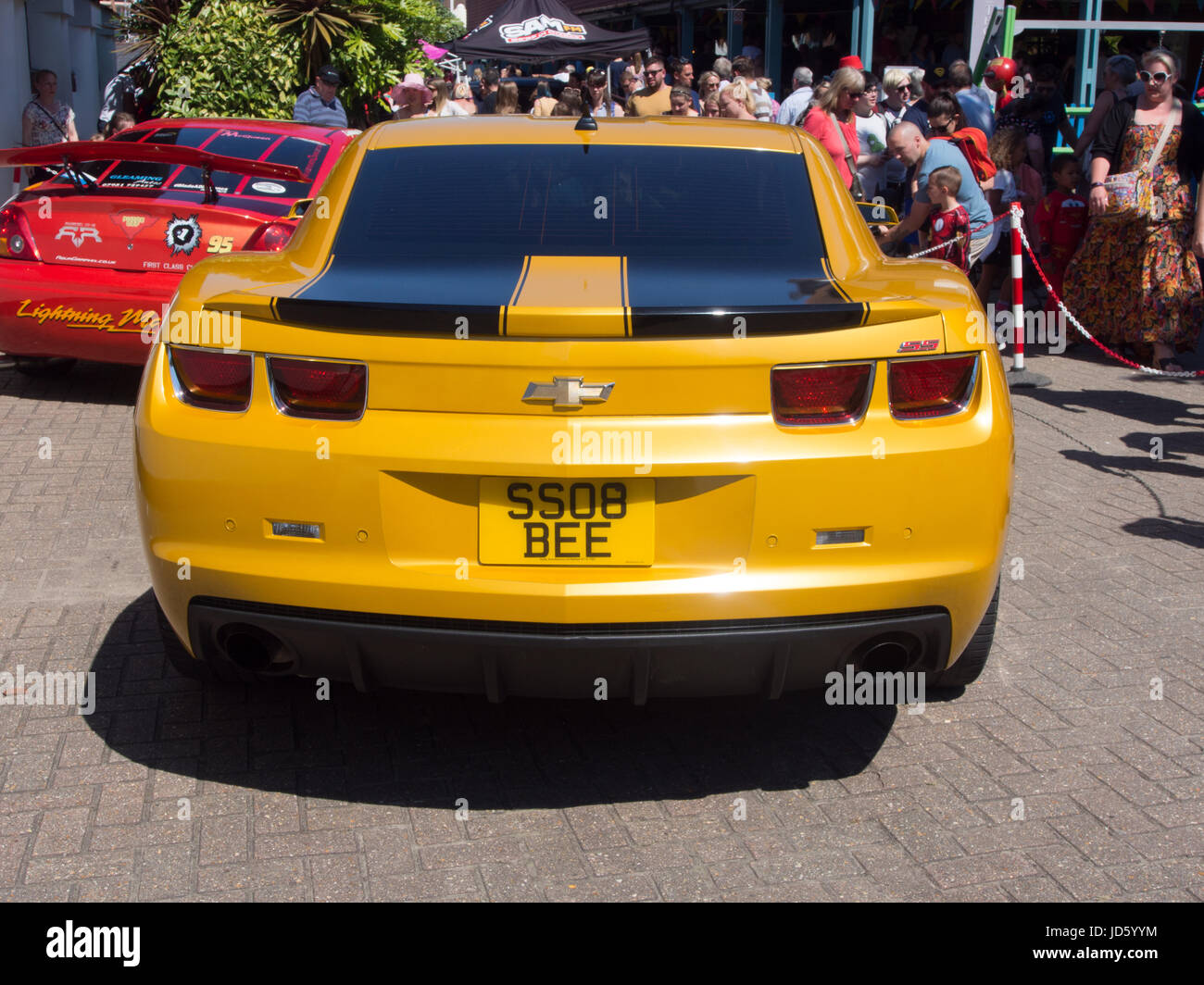 Una Chevrolet Camaro verniciato nei colori del trasformatore Bumblebee Foto Stock