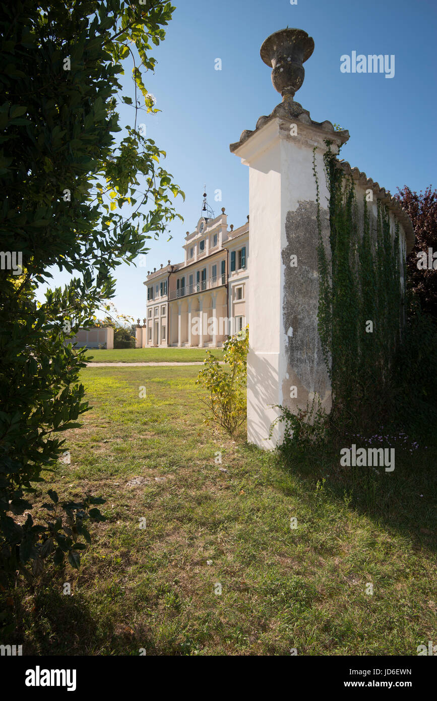Tipica Umbra casa nobiliare con preziosi dipinti. Foto Stock
