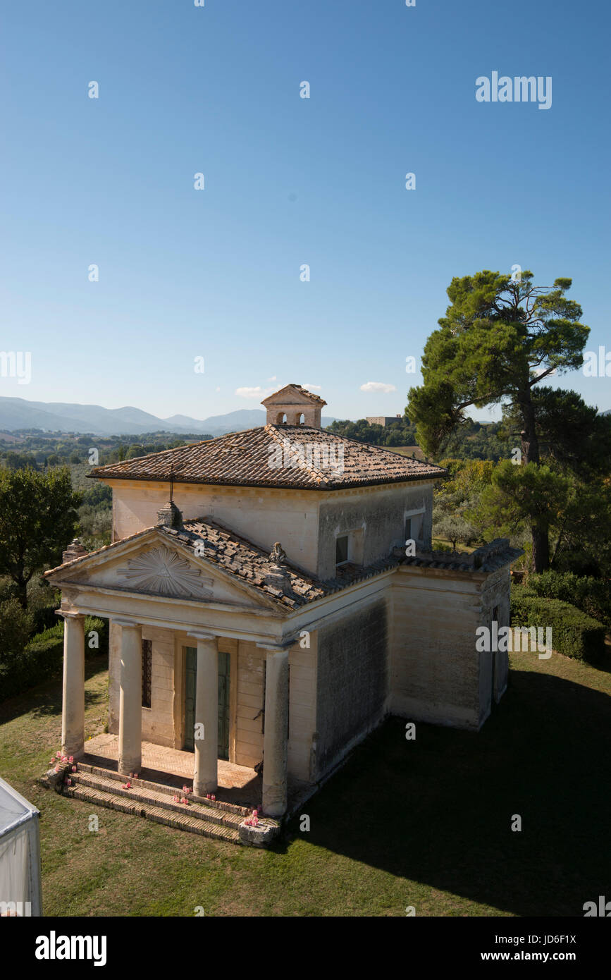 Tipica Umbra casa nobiliare con preziosi dipinti. Foto Stock