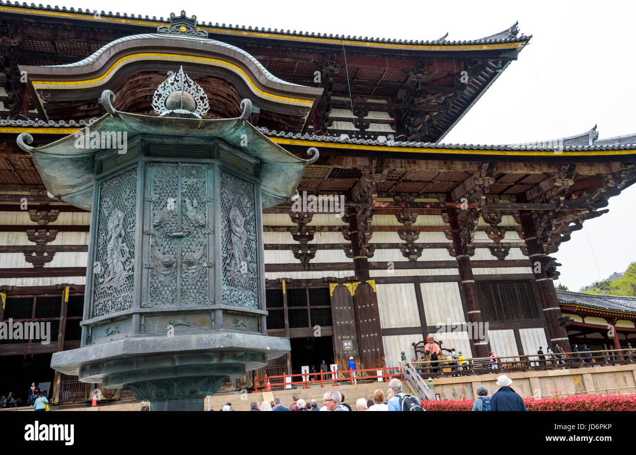 Tōdai-ji, orientale grande tempio, grande buddha hall. Lanterna ottagonale, Foto Stock