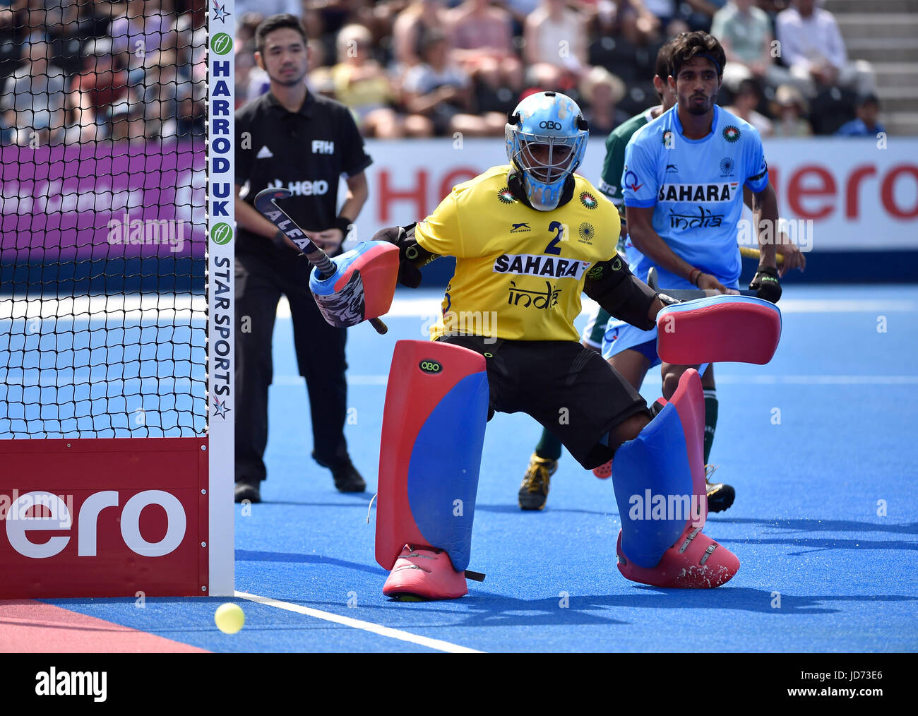 Londra Inghilterra - Giugno 18, 2017: CHIKTE Akash (GK, IND) in azione durante l'eroe del Mondo di Hockey League Semi-Final (uomini) Pakistan v India a Lee Valley Hockey e il Centro Tennis di domenica. Foto : Taka G Wu Foto Stock