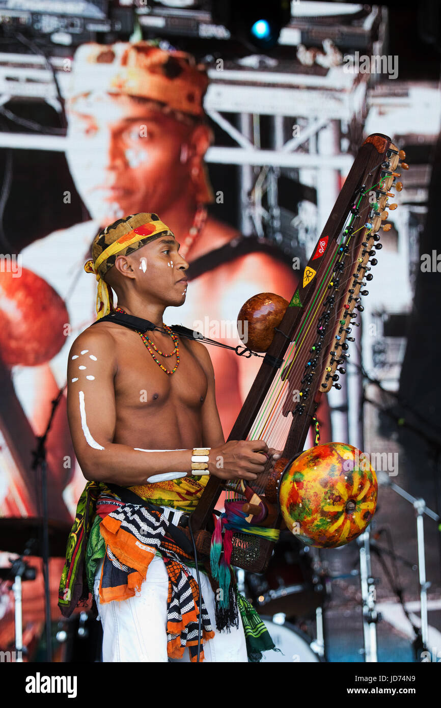 HAJAmadagascar & la gente di Groovy eseguire all'Africa Oye Festival di Sefton Park Liverpool Merseyside Regno Unito. . Foto Stock