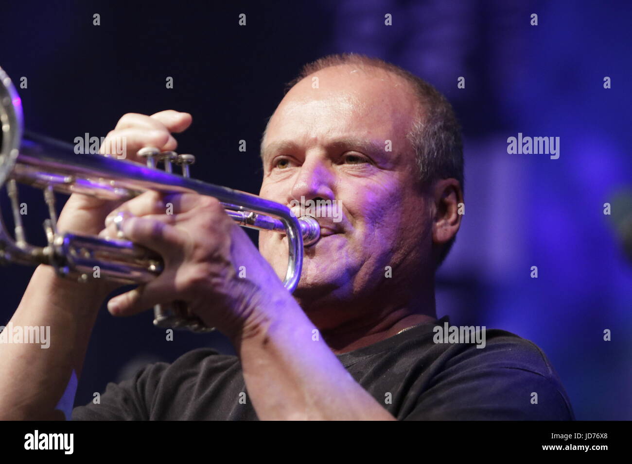 Worm, Germania. Il 18 giugno, 2017. Gary gli inverni da Fred Wesley e il nuovo JB's suona la tromba live sul palco del 2017 Jazz e gioia Festival a Worms in Germania. Credito: Michael Debets/Alamy Live News Foto Stock