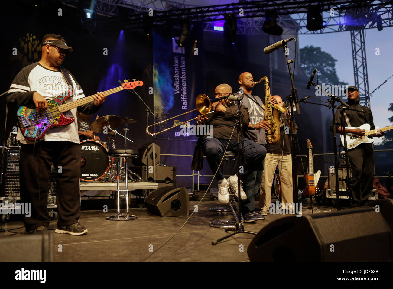 Worm, Germania. Il 18 giugno, 2017. Fred Wesley e il nuovo JB's esibirsi dal vivo sul palco del 2017 Jazz e gioia Festival in worm. Credito: Michael Debets/Alamy Live News Foto Stock