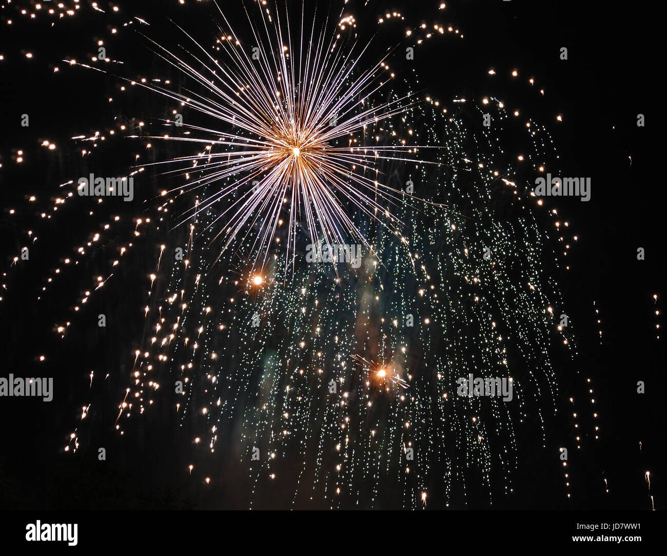 Incredibile luce del cielo con fuochi d'artificio - Celebrazione del giorno dell'Indipendenza degli Stati Uniti Foto Stock