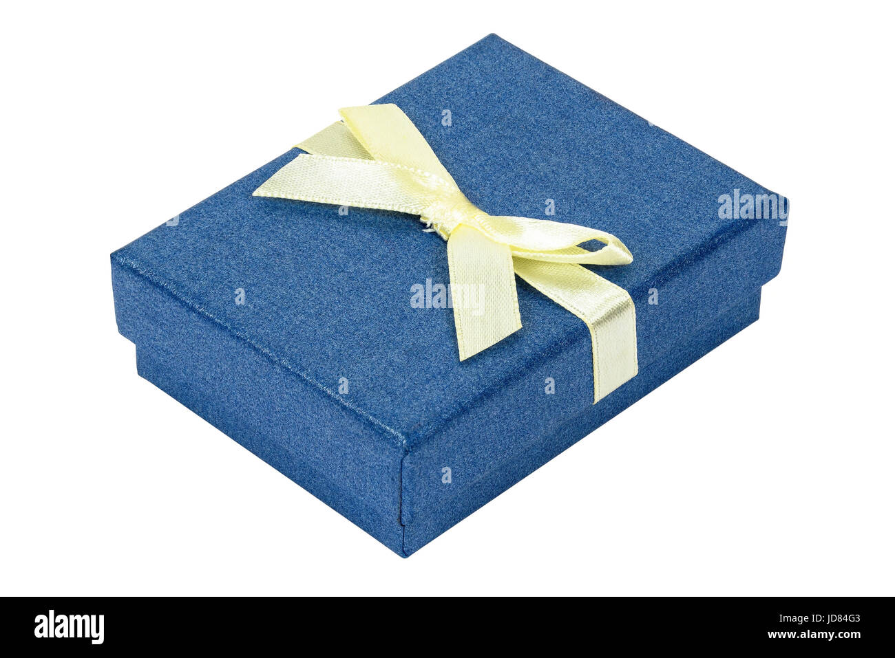 Decorativi blu presente scatola con nastro giallo isolato su sfondo bianco con tracciato di ritaglio Foto Stock