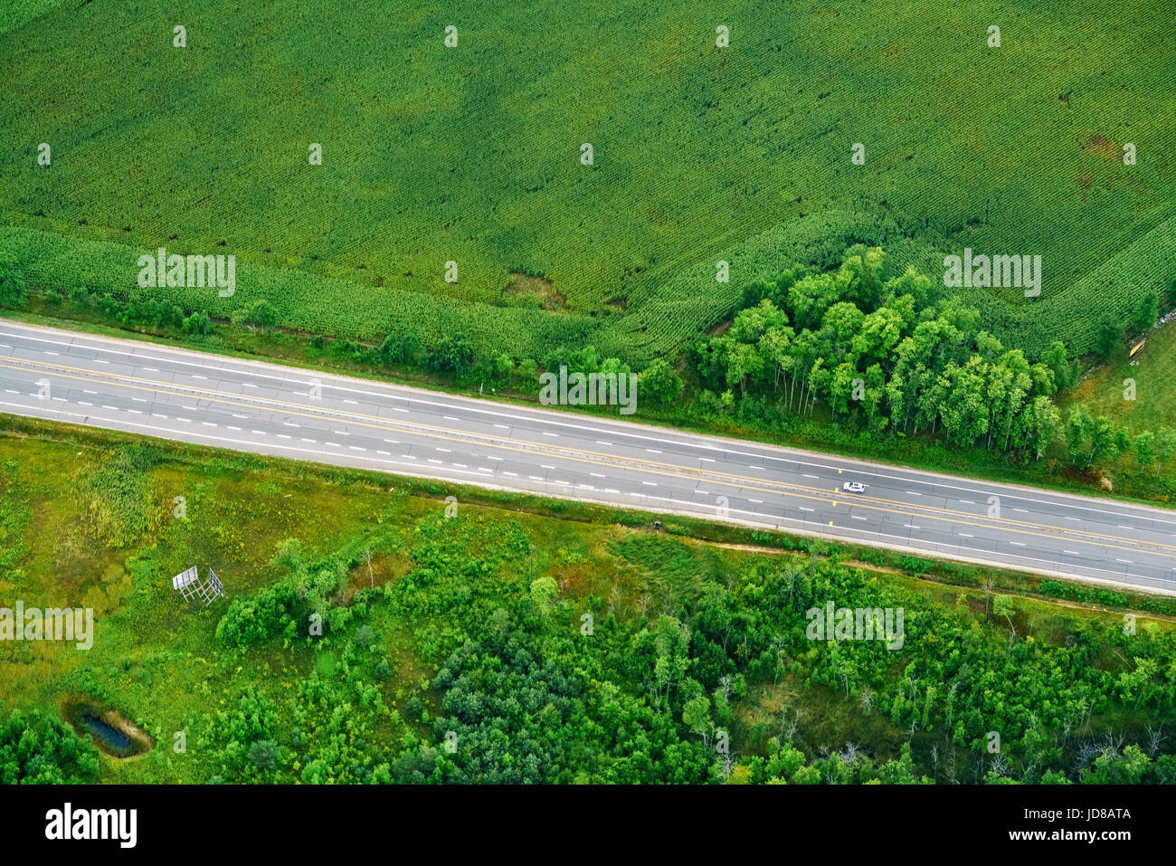 Vista in elevazione della Highway attraverso il centro di Campi, Toronto, Ontario, Canada. fotografia aerea da ontario canada 2016 Foto Stock