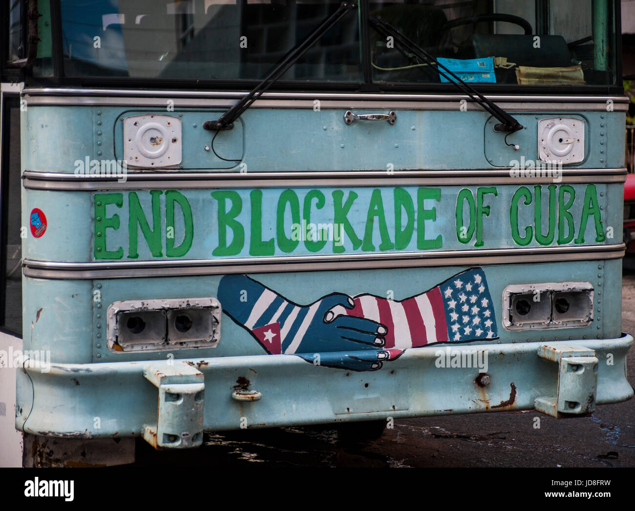 Bus in Havana, Cuba contro l embargo degli Stati Uniti Foto Stock