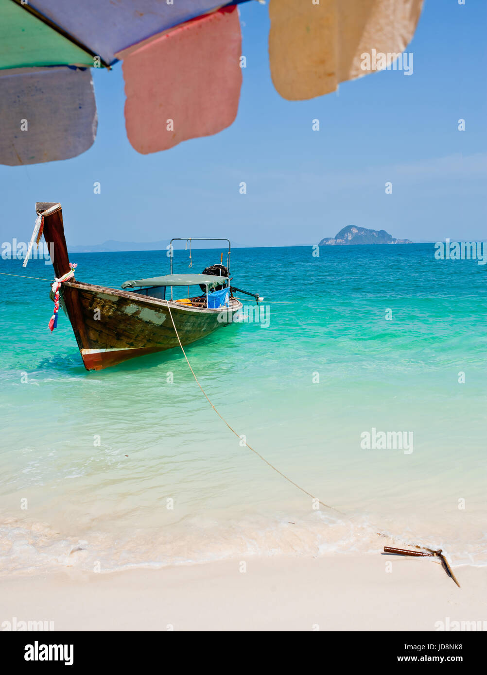 Barca Longtale presso la spiaggia isole Similan, Phuket Thailandia Foto Stock