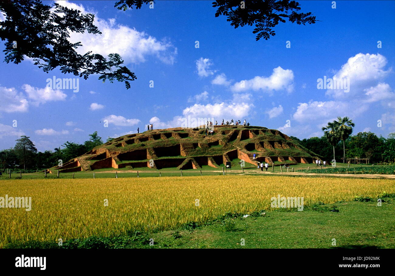 La bellissima vista di govindha vita tempio localmente chiamato gokul med di 700 BC situato a mohastan ghor di bogra district bangladesh .una volta che esso è stato il Foto Stock
