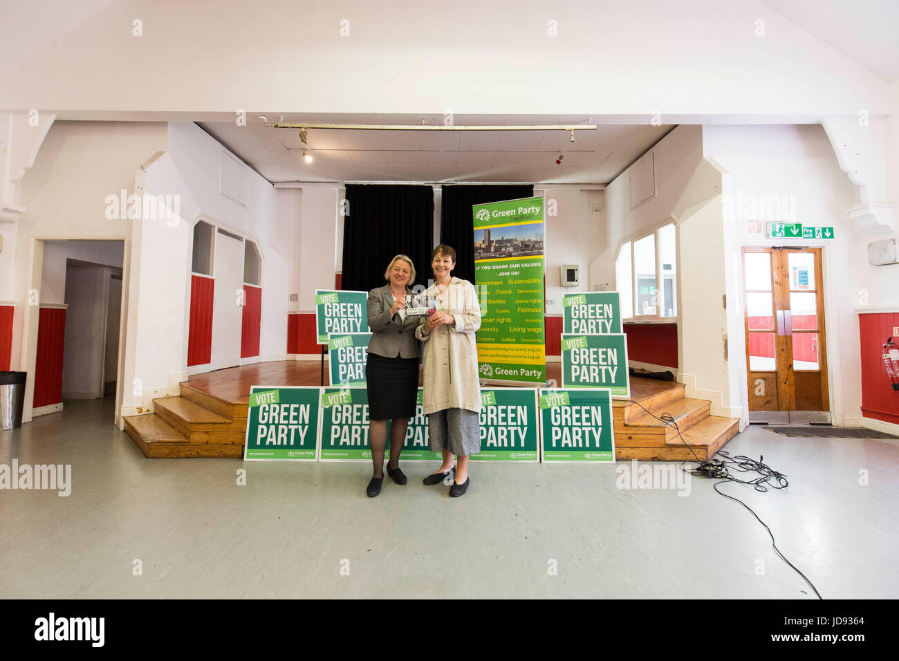 2/6/2017 SHEFFIELD , Regno Unito. Il Partito dei Verdi a Broomhall centro di Sheffield. Natalie Bennet e Caroline Lucas ha parlato Foto Stock 2/6/2017 SHEFFIELD , Regno Unito. Il Partito dei Verdi a Broomhall centro di Sheffield. Natalie Bennet e Caroline Lucas ha parlato Foto Stock