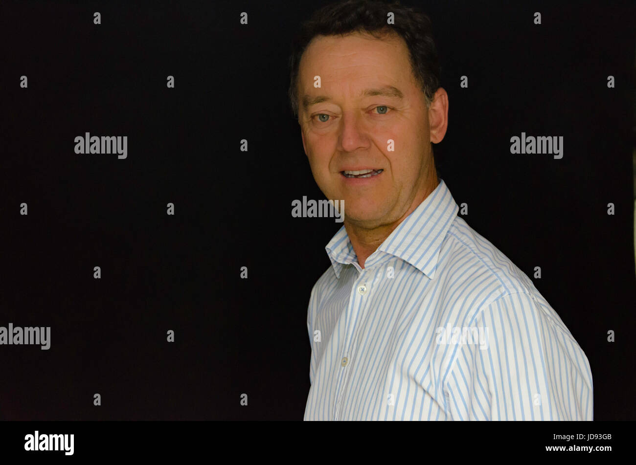 La foto di un maschio bianco nel suo 50's vestito per il business e smart casual Foto Stock