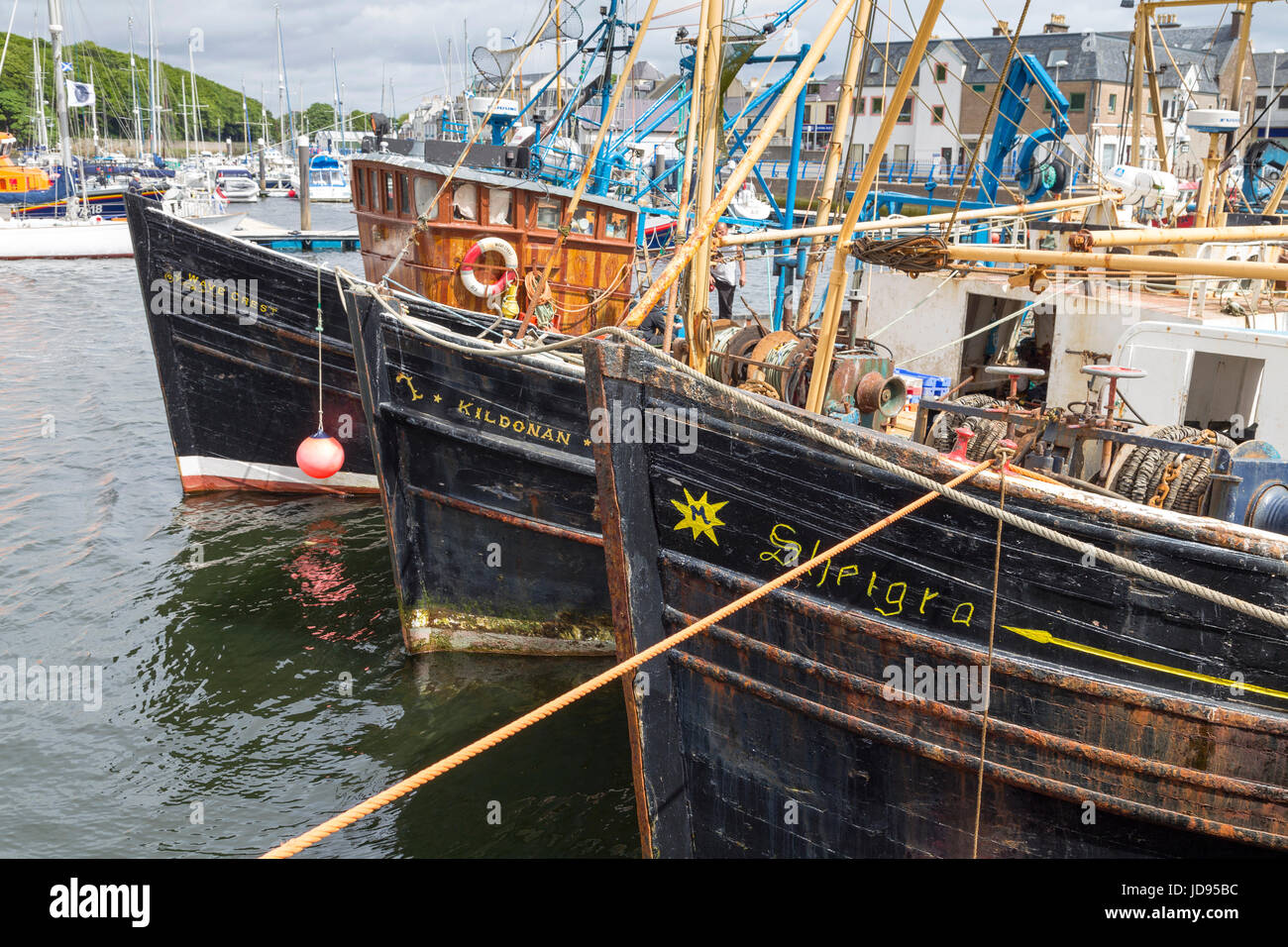 Le navi da pesca ormeggiate al porto di Stornoway, isola di Lewis, Western Isles, Ebridi Esterne, Scotland, Regno Unito Foto Stock