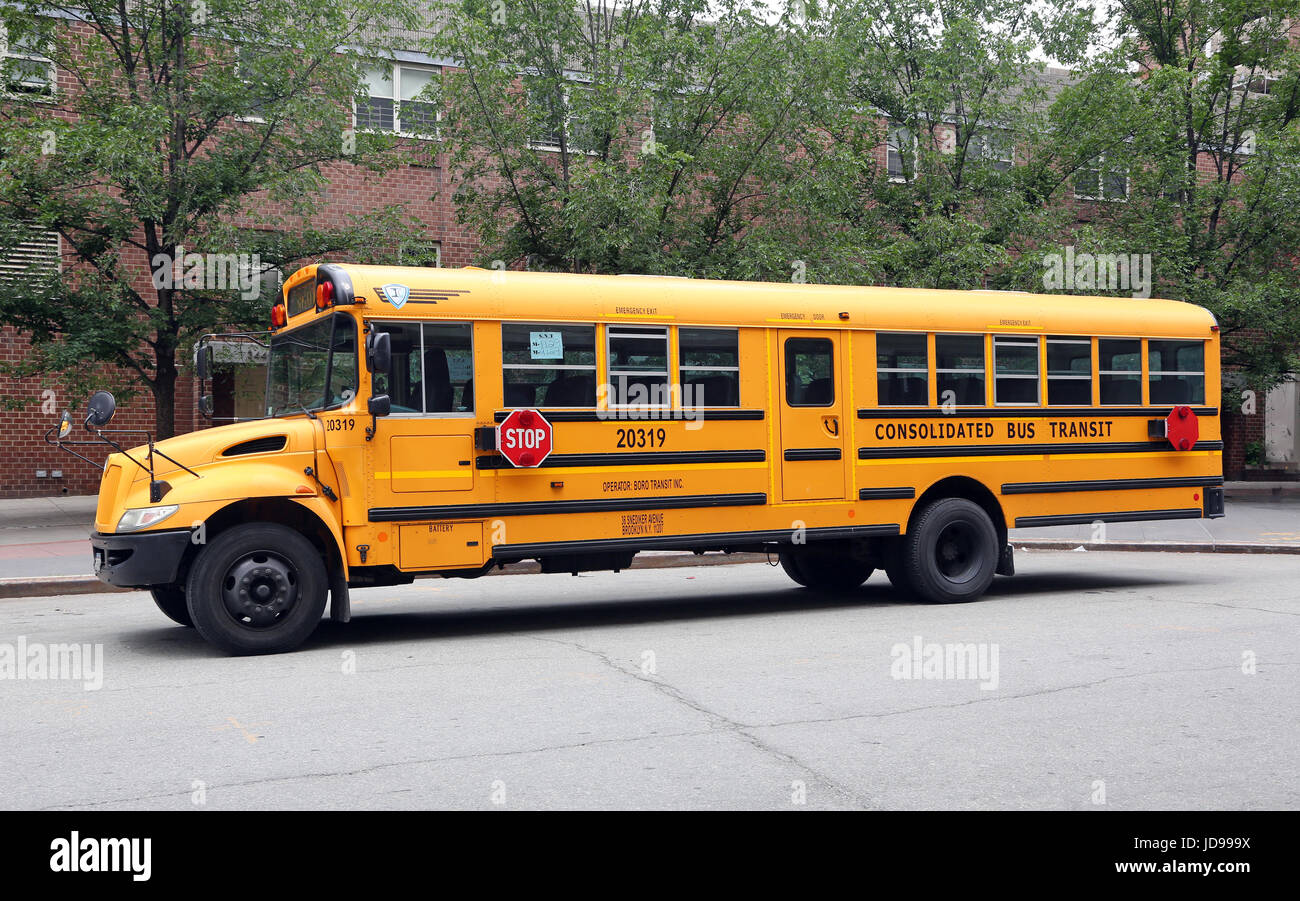 Scuola bus a Manhattan, New York New York, Stati Uniti d'America Foto Stock