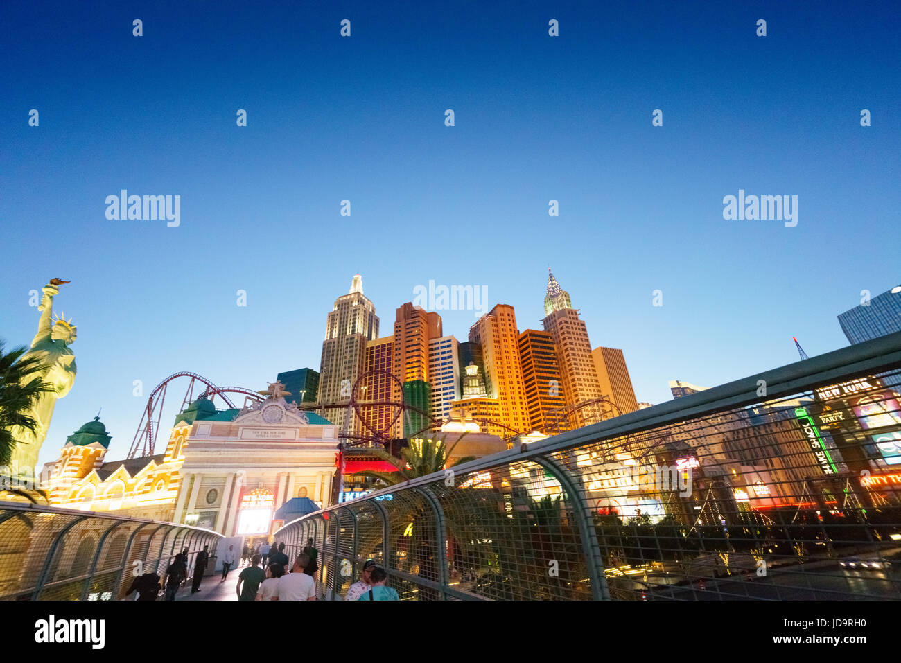 La statua della libertà e della replica di scena cittadina di Las Vegas, Nevada, USA. Foto Stock