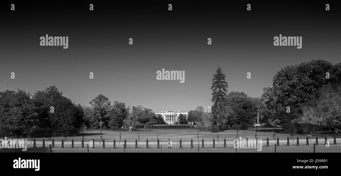 White House e giardini paesaggistici e di erba verde, distante, Washington DC, USA capitale Washington usa 2016 caduta Foto Stock