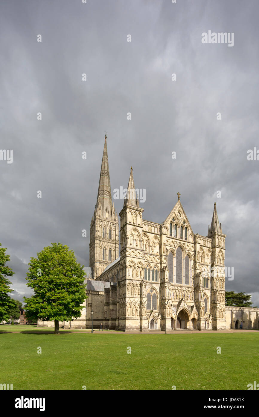 La Cattedrale di Salisbury, Salisbury, Wiltshire, Inghilterra, Regno Unito Foto Stock