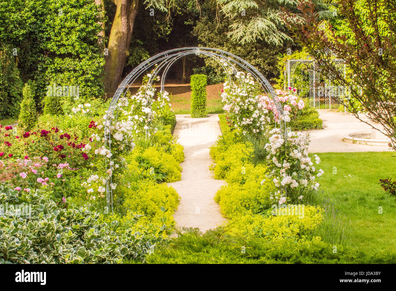 Giardini a Bhaktivedanta Manor (Country house donata da George Harrison a ISKON), vicino a Watford, Hertfordshire, Endland. . Foto Stock