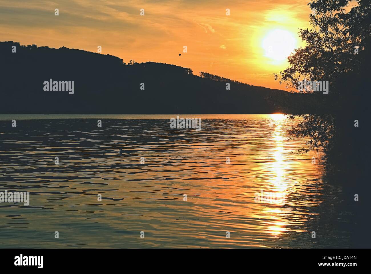 Brno Dam. La Moravia del sud. Repubblica Ceca Europa. Area ricreativa di intrattenimento e sport. Splendida campagna con la natura, acqua chiara e suns Foto Stock