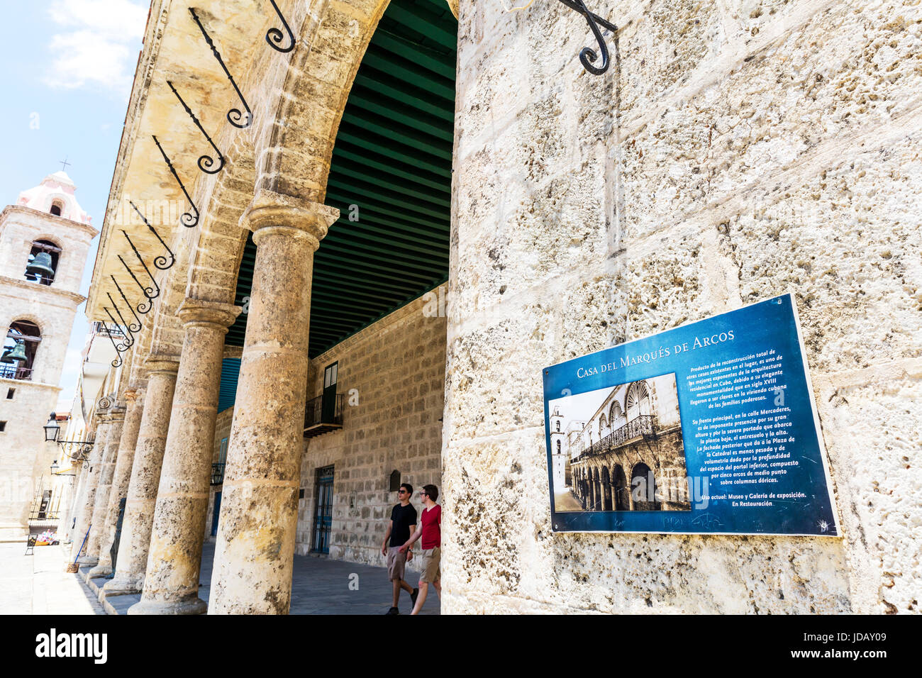 Casa del Marques de Arcos, caso del Marques de Aguas Claras, ora il ristorante El Patio in Plaza de la Catedral nella vecchia Havana, Cuba, segno, edificio, Cuba Foto Stock