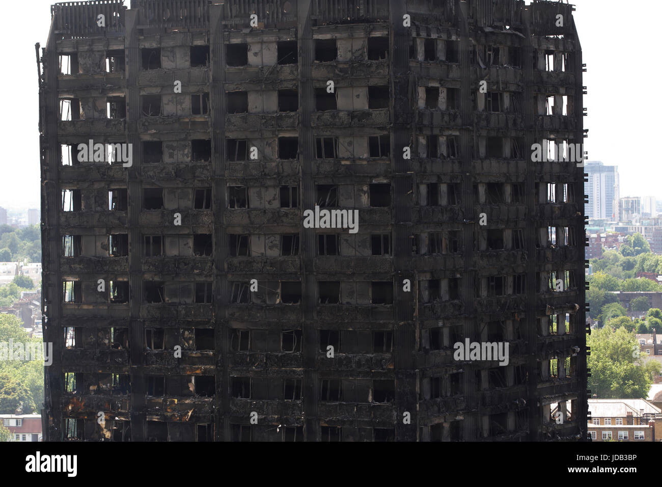 Grenfell Torre, 27 piani a torre che fu travolto in un immenso incendio nella zona ovest di Londra, Inghilterra, Regno Unito Foto Stock
