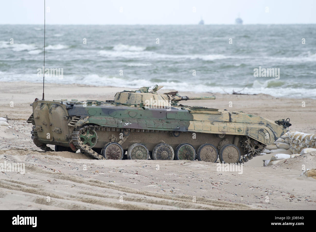 Il polacco di combattimento della fanteria veicolo BMP-1 sulla spiaggia durante la quarantacinquesima edizione DI ESERCITARE LE OPERAZIONI DEL BALTICO BALTOPS 2017 in Ustka, Polonia 14 Giugno 2017 Foto Stock