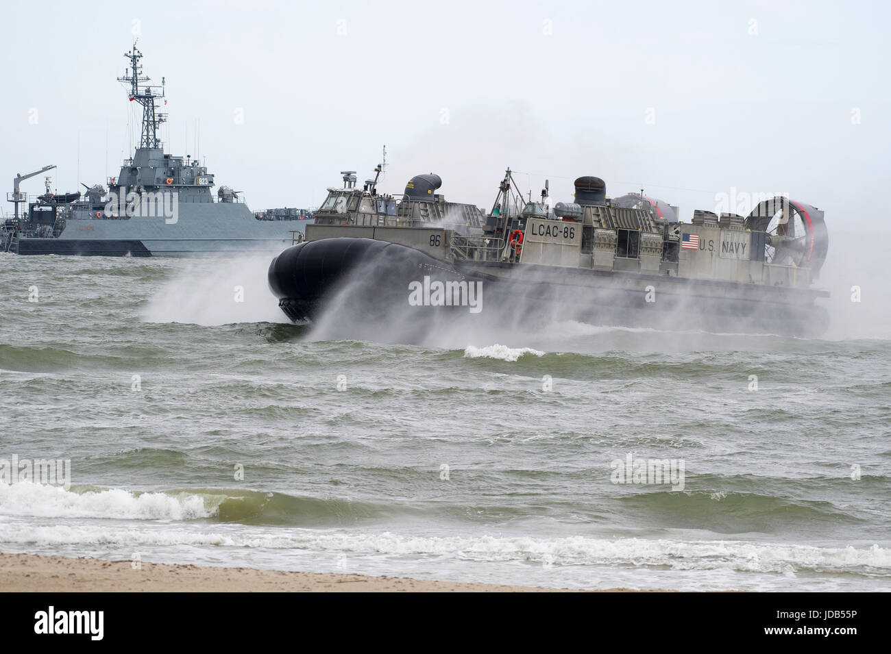 Un Americano Landing Craft Air Cushion LCAC 86 durante la quarantacinquesima edizione DI ESERCITARE LE OPERAZIONI DEL BALTICO BALTOPS 2017 in Ustka, Polonia 14 Giugno 2017 © Wojc Foto Stock