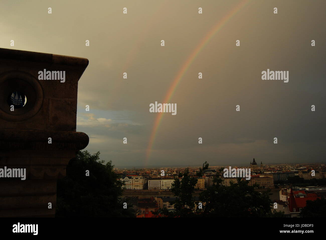 Rainbow su Budapest Foto Stock