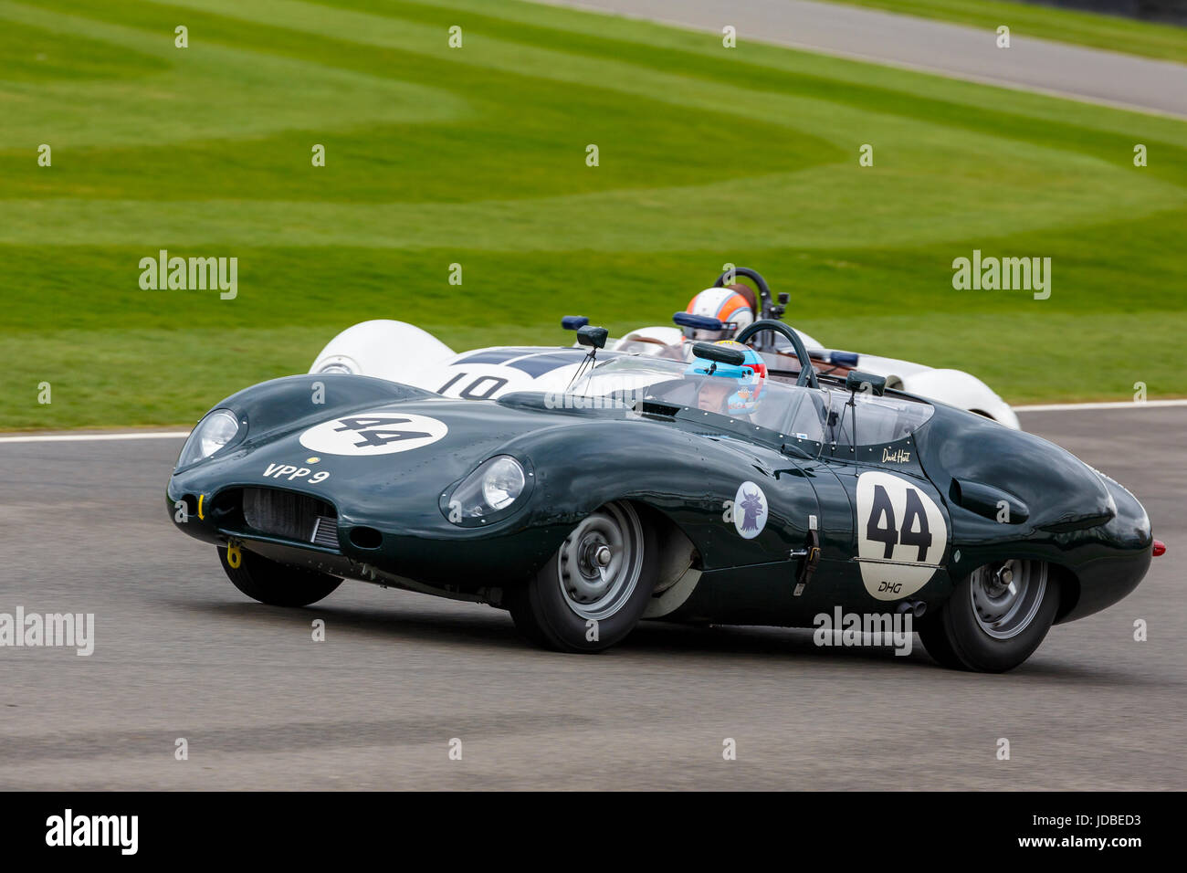 1959 Lister-Jaguar Costin con conducente David Hart durante la Scott Brown Trophy gara a Goodwood GRRC LXXV Assemblea dei Soci, Sussex, Regno Unito. Foto Stock