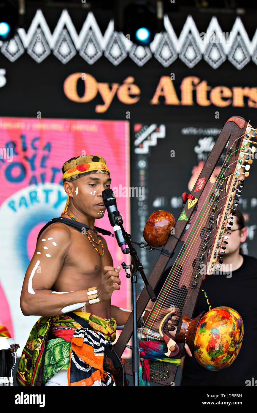 HAJAmadagascar & Groovy persone (Madagascar) eseguire sul palco dell'Africa Oye music festival di Sefton Park Liverpool Foto Stock