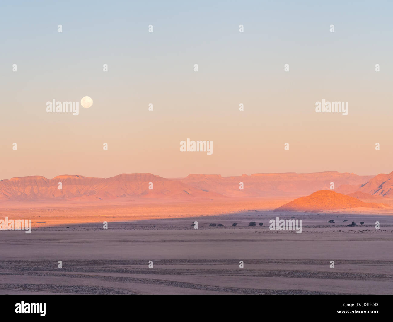 Ione del paesaggio del deserto del Namib n Namib-Naukluft National Park, Namibia, Africa, al tramonto. Foto Stock