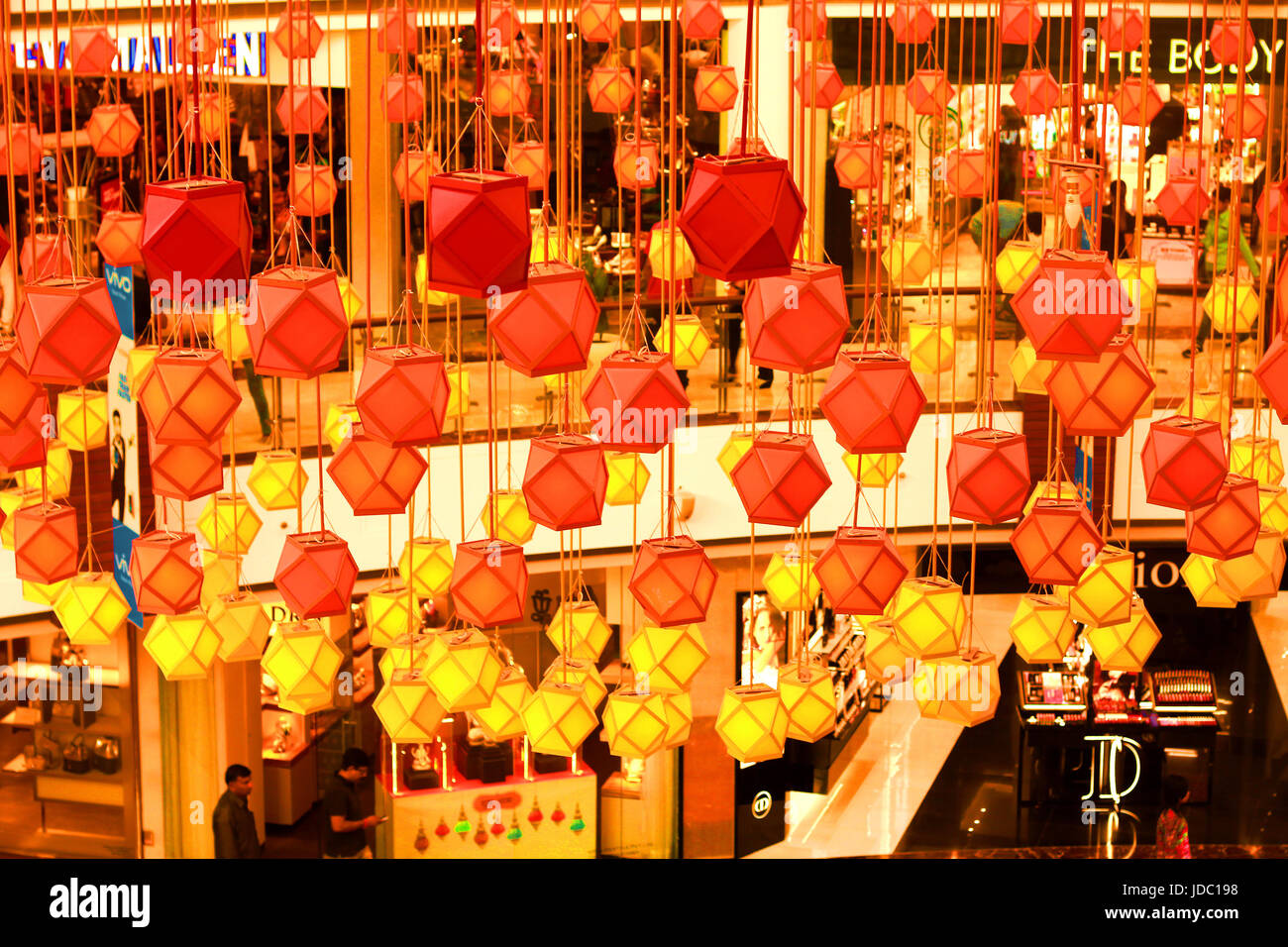 La decorazione interna della carta con la lanterna, Laltain luci per gli Indù Diwali festival indiano Foto Stock