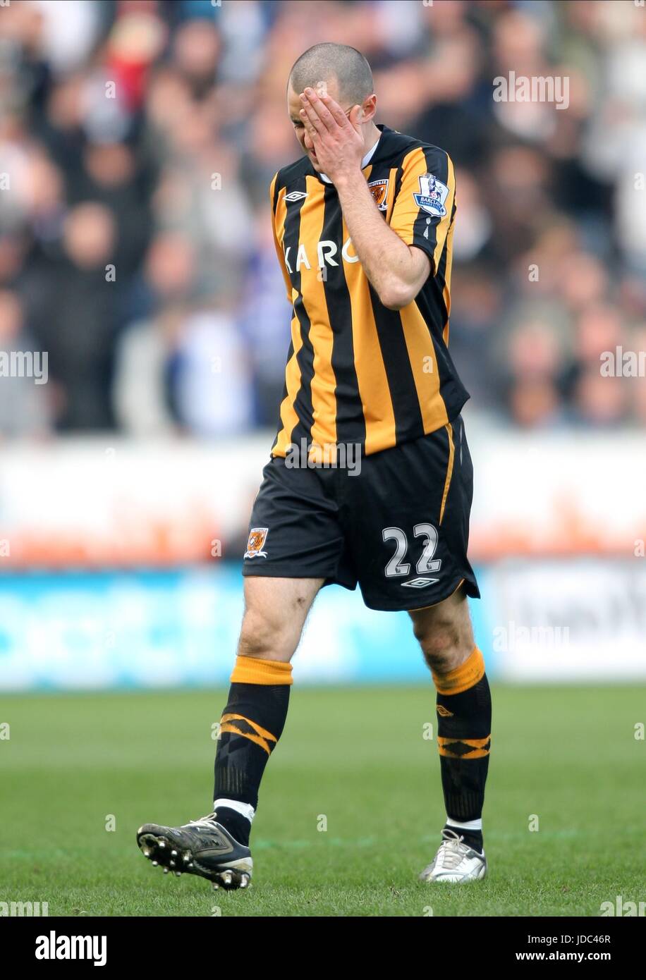 DEAN MARNEY viene inviato fuori Hull City FC KC Stadium Hull Inghilterra 01 Marzo 2009 Foto Stock