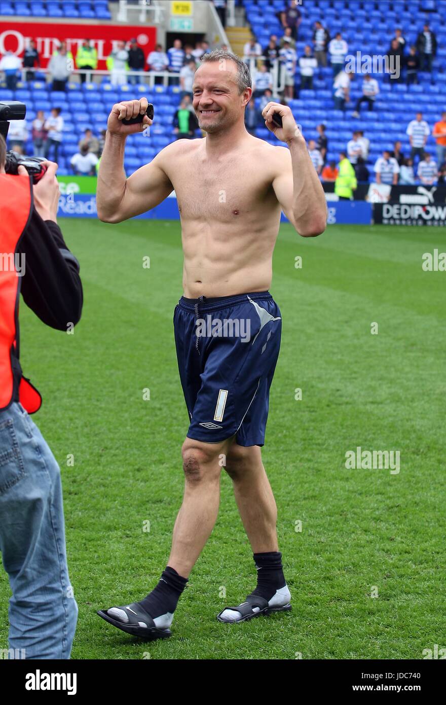 MAIK TAYLOR CELEBRA LA LETTURA V Birmingham City Stadio di Madejski lettura Inghilterra 03 Maggio 2009 Foto Stock