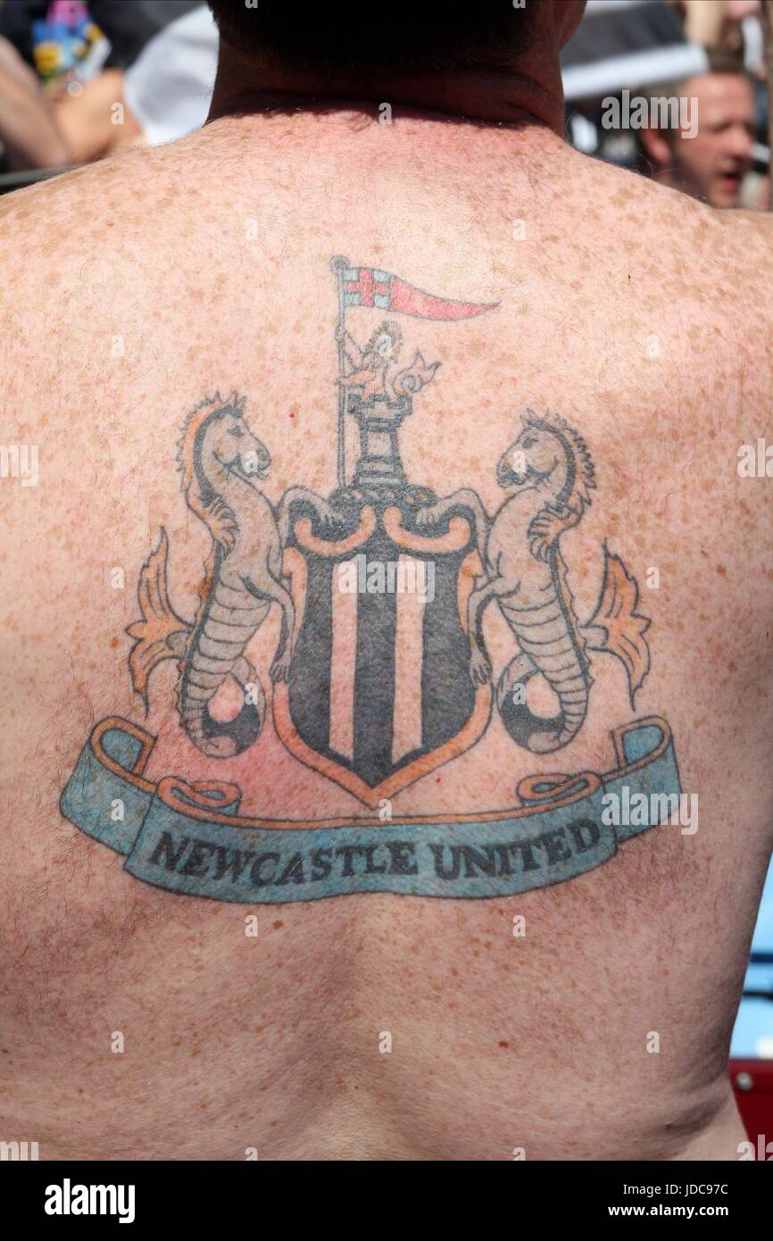 NEWCASTLE UNITED TATTOO ASTON VILLA V NEWCASTLE UNITED VILLA PARK Birmingham Inghilterra 24 Maggio 2009 Foto Stock