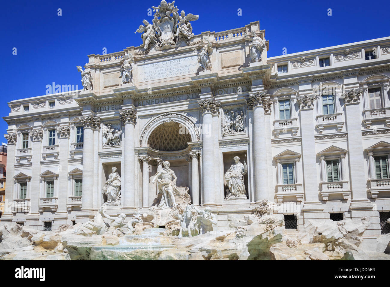La fontana di Trevi Fontana di Trevi, è un ,Fontana, in ,Trevi nel quartiere, Roma, Italia, progettato da, Italiano, architetto Nicola Salvi e compl Foto Stock