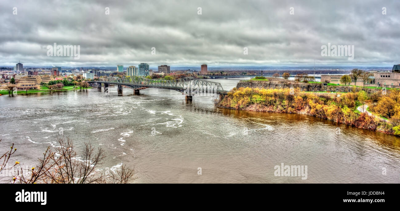 Il fiume Ottawa e ponte di Alexandra di Ottawa in Canada Foto Stock