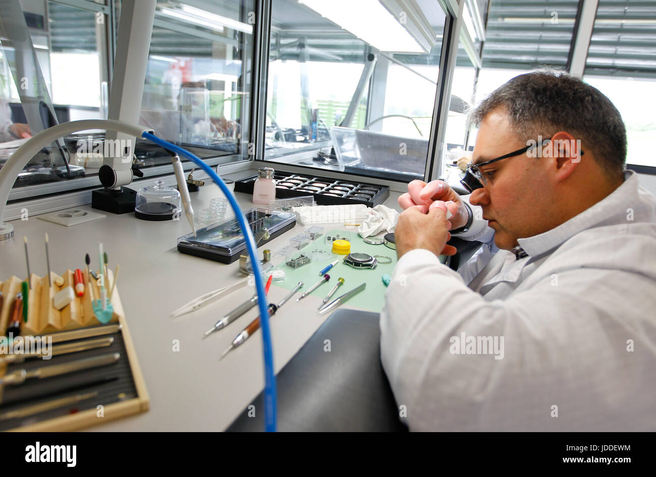 Nyon, Svizzera. Il 12 maggio 2014. Nyon, Svizzera - 12 Maggio 2014: Immagini Stock di Hublot fabbrica di orologi | Utilizzo di credito in tutto il mondo: dpa/Alamy Live News Foto Stock