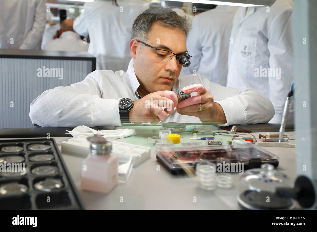 Nyon, Svizzera. Il 12 maggio 2014. Nyon, Svizzera - 12 Maggio 2014: Immagini Stock di Hublot fabbrica di orologi | Utilizzo di credito in tutto il mondo: dpa/Alamy Live News Foto Stock