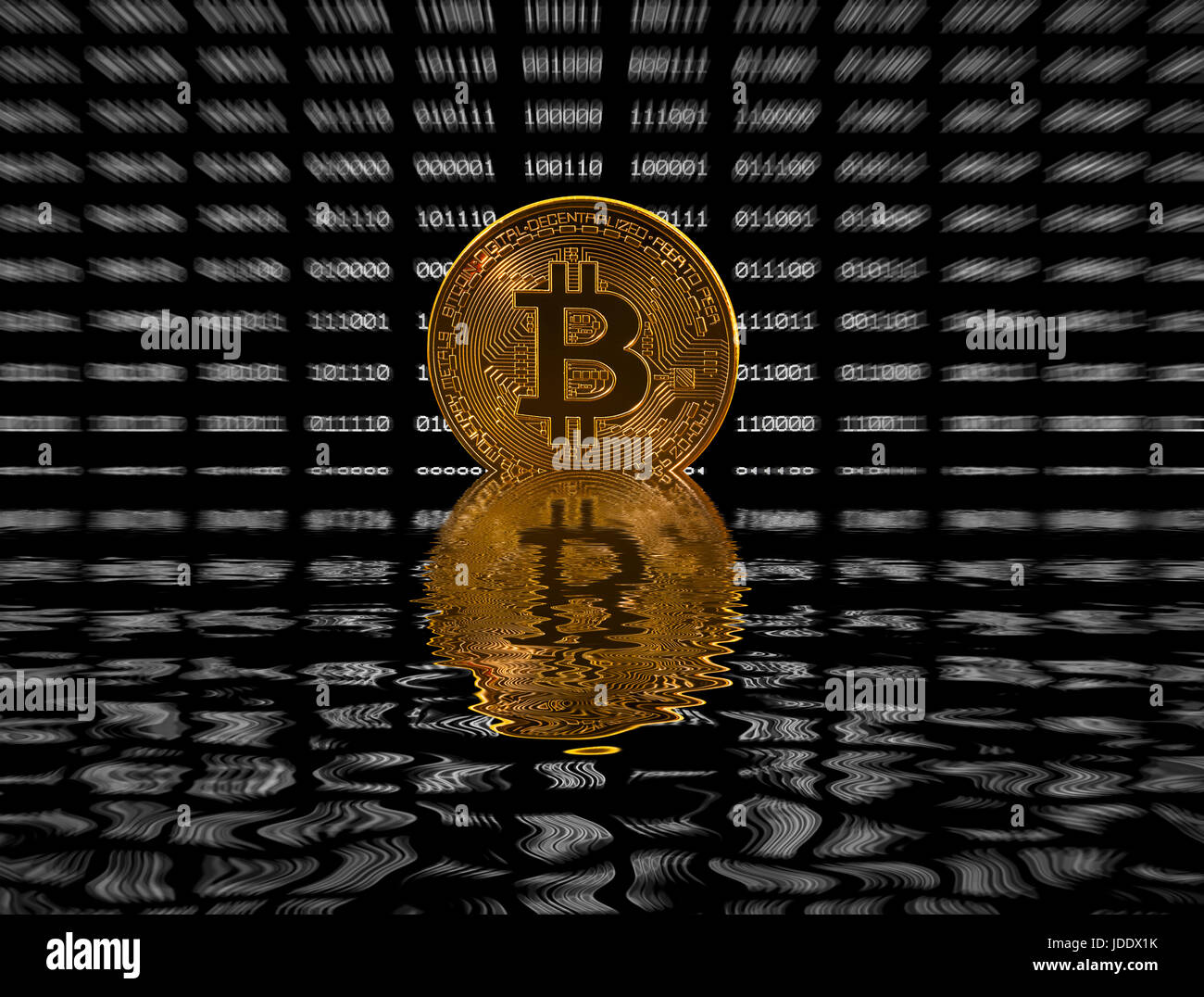 Singola moneta bitcoin nero su sfondo digitale Foto Stock