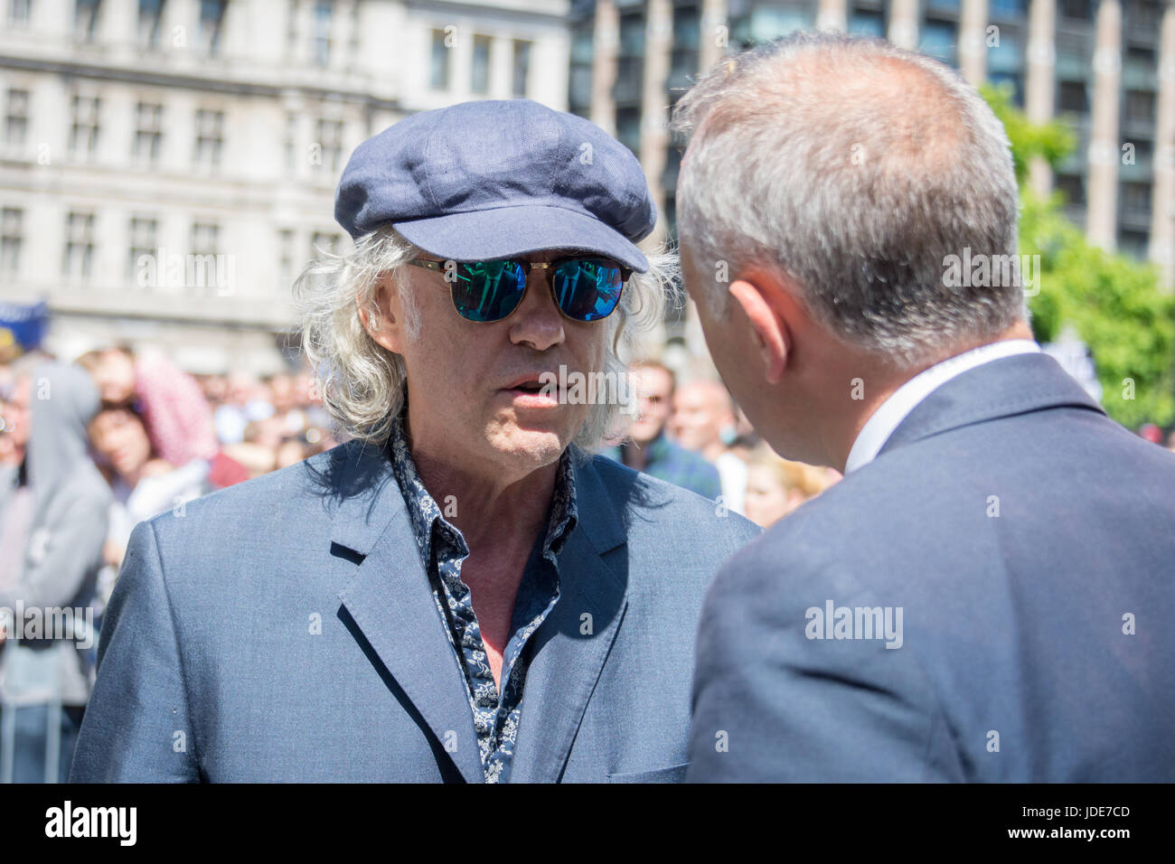 Bob Geldof essendo intervistati a marzo per protesta in Europa Foto Stock