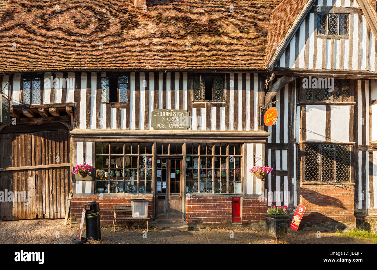 Chiddingstone village negozi e ufficio postale, Kent. Foto Stock